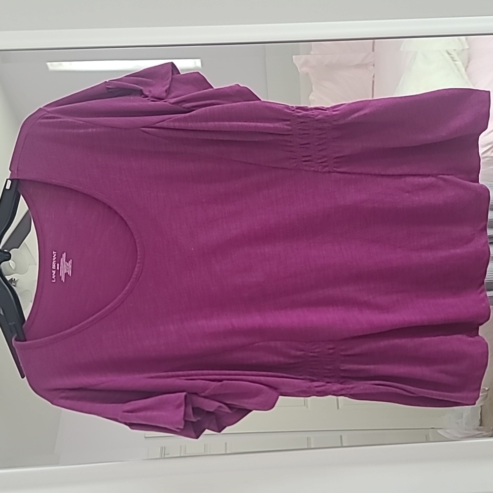 Lane Bryant short sleeve magenta top size 18/20. Cute waist & sleeve detail.